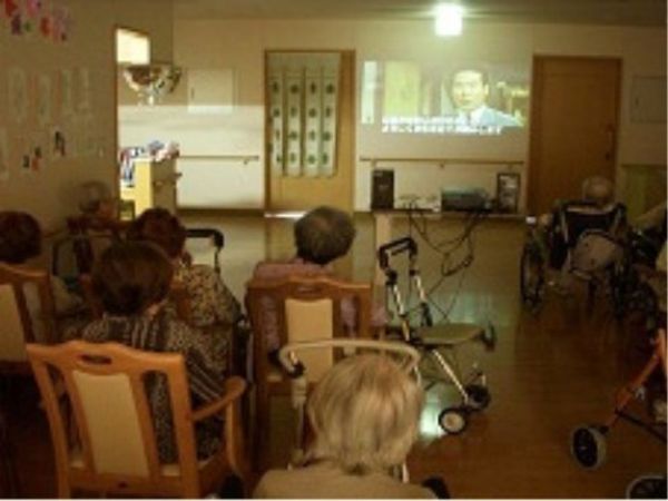 共有テレビのあるリビング