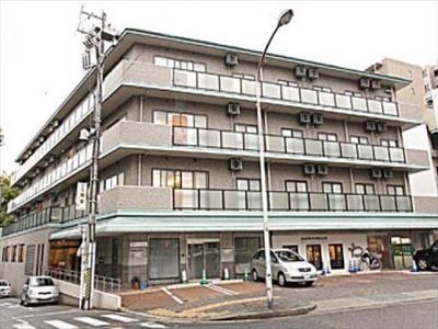 多階層の建物エントランス