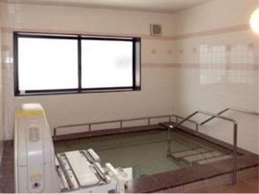 広々とした浴室