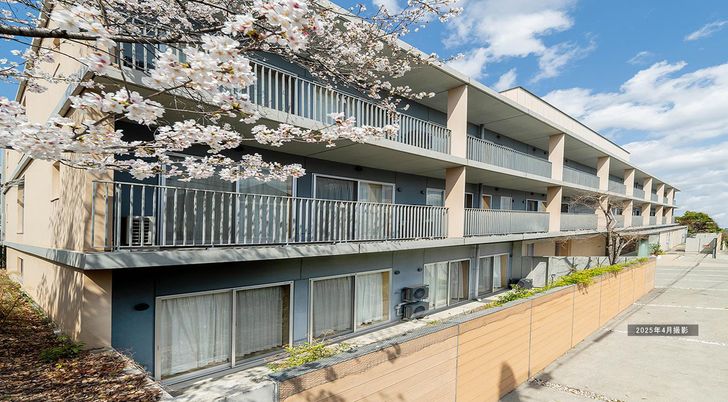 モダンな外観の建物