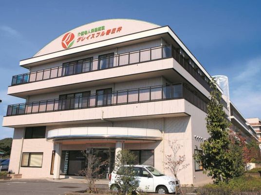 外観と建物正面  