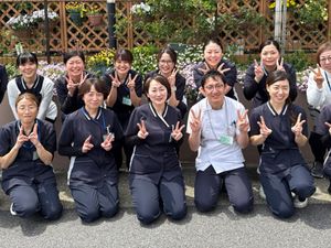 笑顔のスタッフ集合  