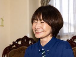 笑顔のスタッフポートレート