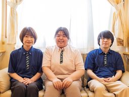 スタッフの笑顔と和気あいあい