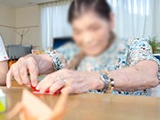笑顔で作業をする様子