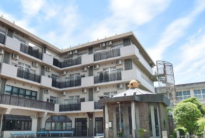 4階建ての建物外観