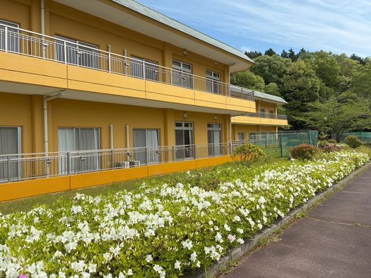 花壇のある外観  