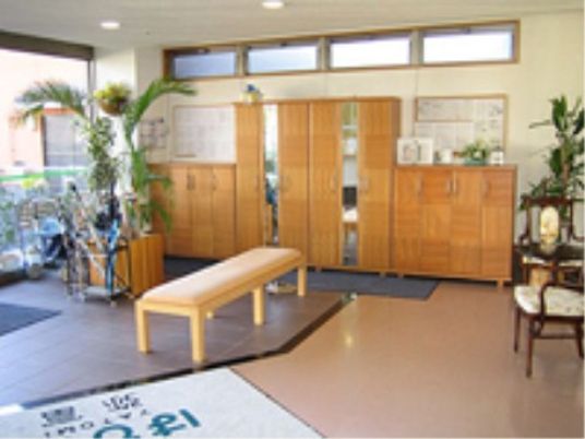 エントランスの明るい雰囲気