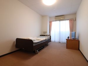 清潔な個室の居室空間