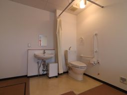 バリアフリー対応のトイレ