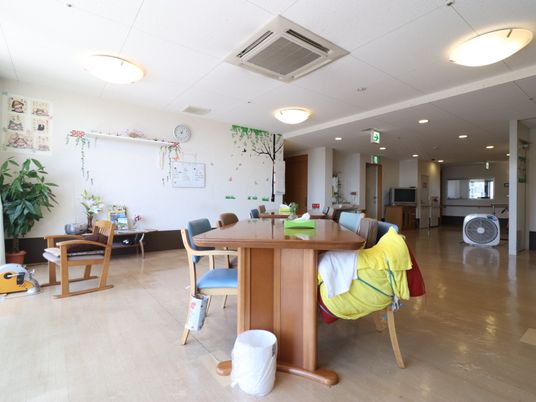 明るく開放的な共有スペース