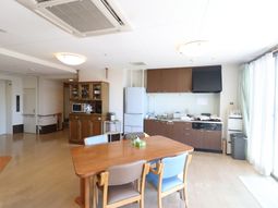 共有キッチンダイニング