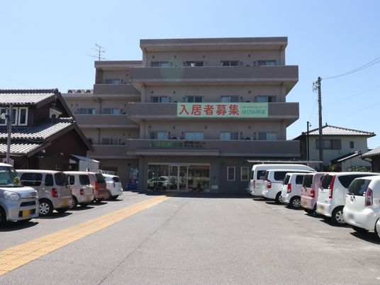 多階層の建物正面