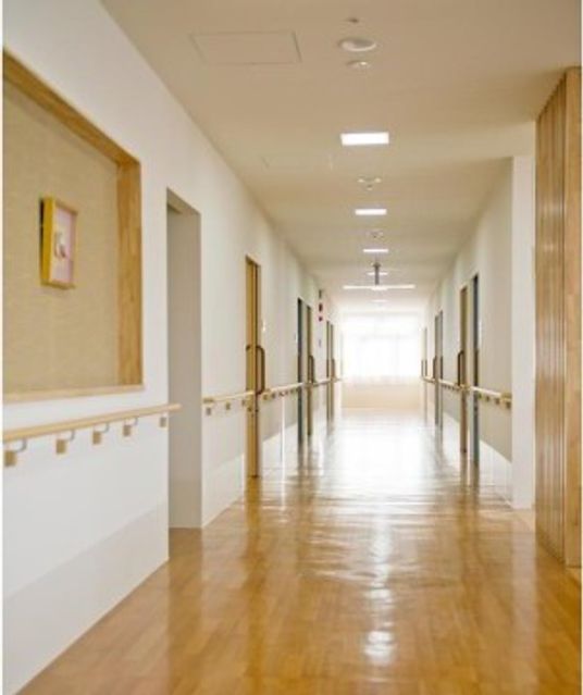 明るい廊下の様子