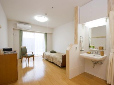 明るい広々とした居室