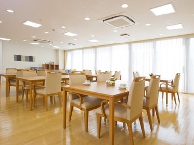 明るいダイニングスペース