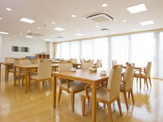 明るいダイニングスペース