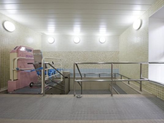 バリアフリーの浴室設備