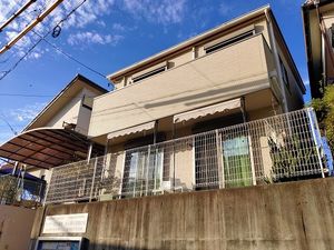 日差しが心地よい外観