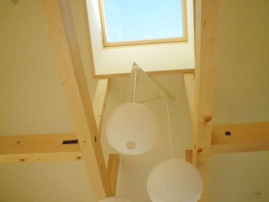 明るい居室の照明