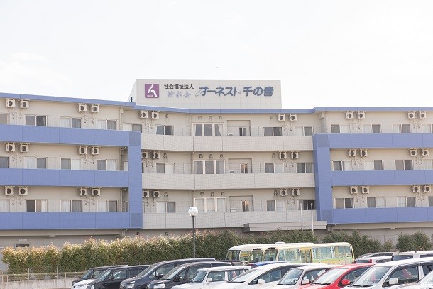 オーネスト千の音指定 通所介護事業所の外観