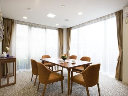 心地良い採光の食堂