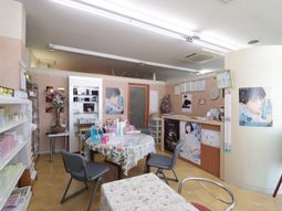 明るい雰囲気の多目的室