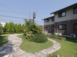 緑豊かな庭園風景