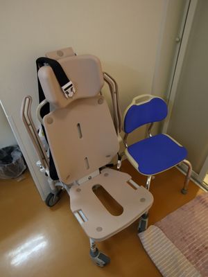 快適な椅子装備の浴室