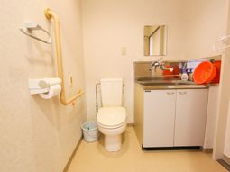 清潔感あるトイレとキッチン