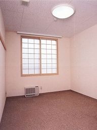 シンプルな空間の居室