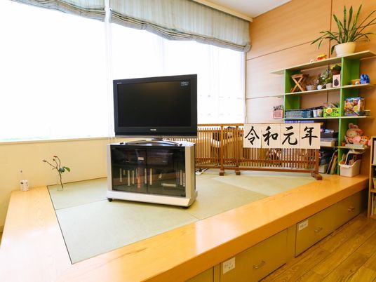 明るい和室の一角