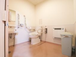 バリアフリー対応のトイレ