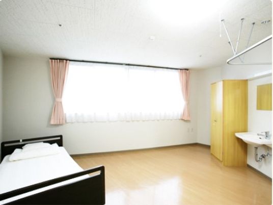 広々とした明るい居室