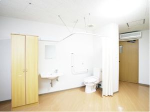 バリアフリーのトイレ空間