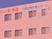 外観の窓が並ぶ建物  