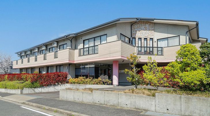 快適な施設のエントランス