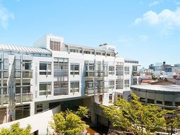 現代的な建物の外観