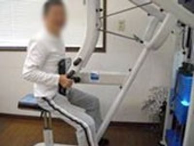運動機器を使う人の様子