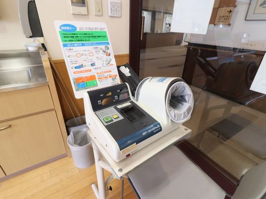 健康管理用機器と説明パネル