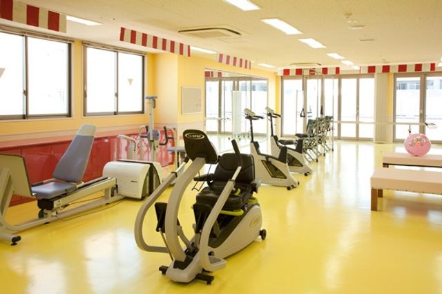 運動機器が並ぶ部屋