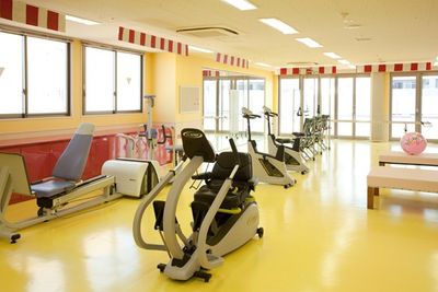 運動機器が並ぶ部屋