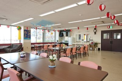 自然光が入る食堂