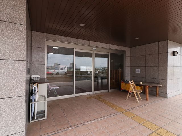エントランスの風景 エントランス ゆったりとしたエントランスは、明るく開放感があります。皆様の来訪をお待ちしています。