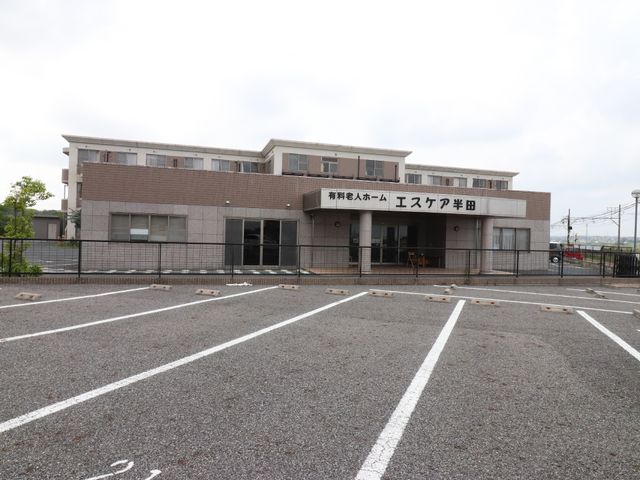 施設の外観 外観 ゆったりとした空間が印象的な施設のエントランスです。明るく開放感のある環境でお待ちしています。