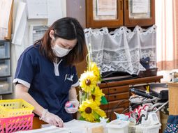 スタッフが作業する様子