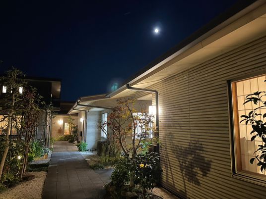 庭の夜景