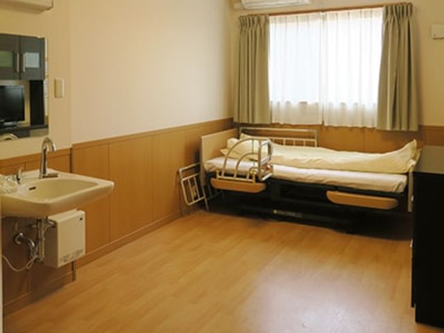 シンプルな居室 居室 シンプルで機能的な居室です。自然光が心地よく差し込み、清潔感があります。