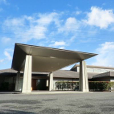 広々とした建物の外観