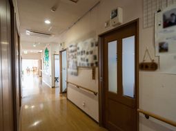 廊下と掲示物